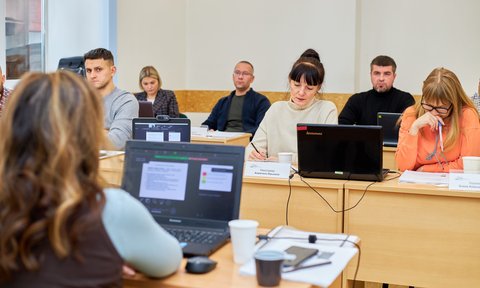 Закупки на производстве Леденева люди.jpg