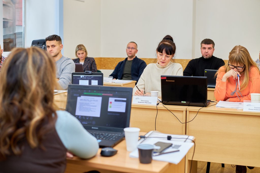 Закупки на производстве Леденева люди.jpg